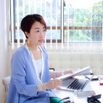 色物を着なくてもOK！顔色をよく見せる服の選び方