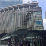 タイトスカートで大人カジュアルなコーディネート