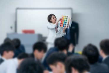 垢抜けたい、でも合わせやすい色がいい･･･なら、パープル一択！